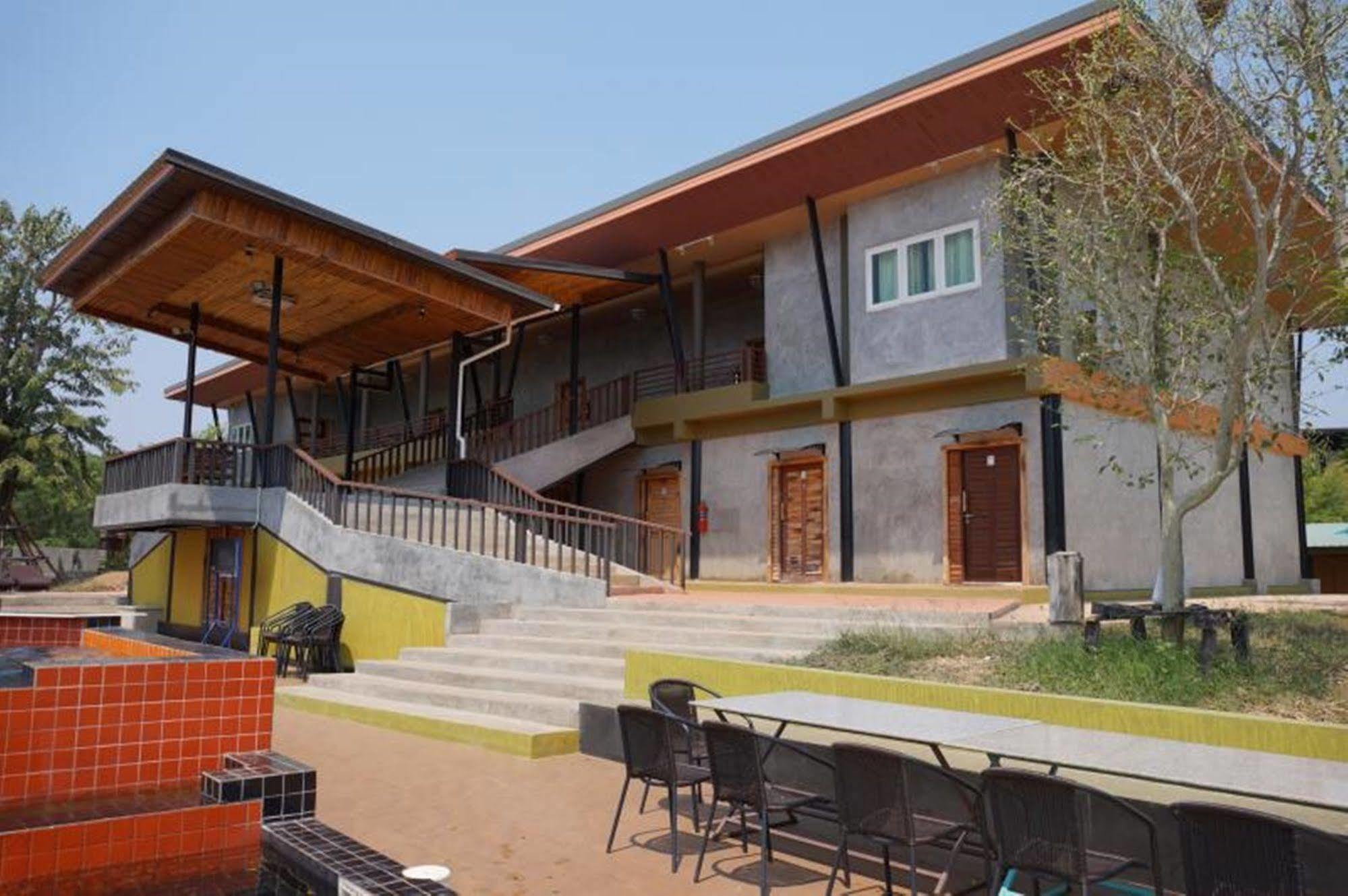 The Riverpool Resort And Spa Канчанабури Екстериор снимка